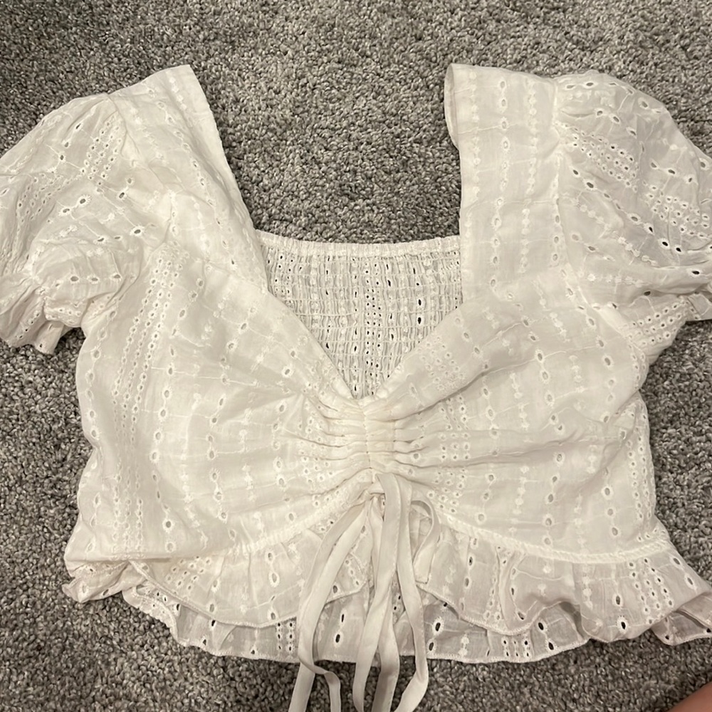 White ruffle sleeve shirt with scrunch middle